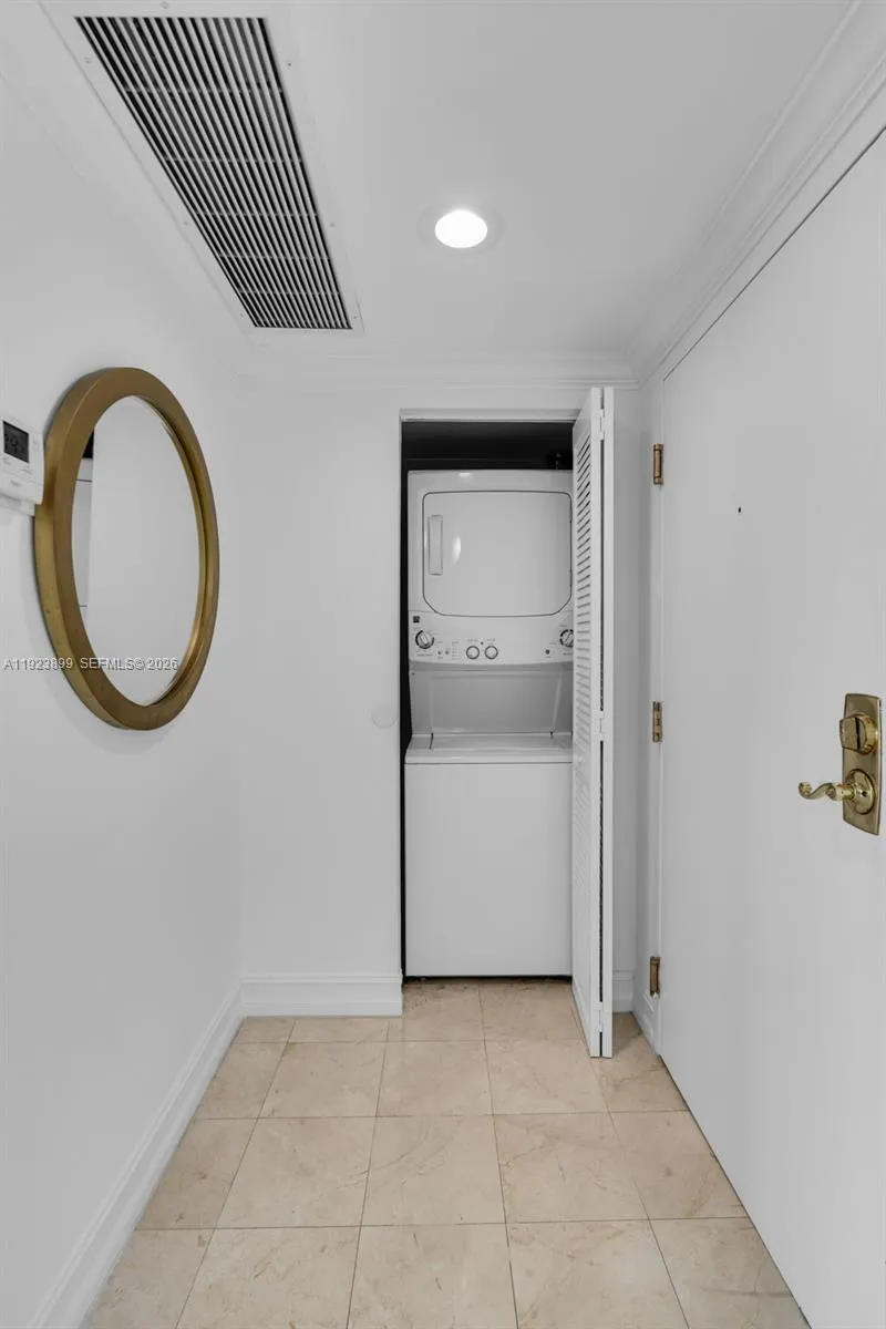 800 Claughton Island Dr 1202, Miami, Florida 33131, Miami, Florida 33131, 2 Bedrooms Bedrooms, ,2 BathroomsBathrooms,Residential Lease,For Rent,800 Claughton Island Dr 1202, Miami, Florida 33131,A11923899