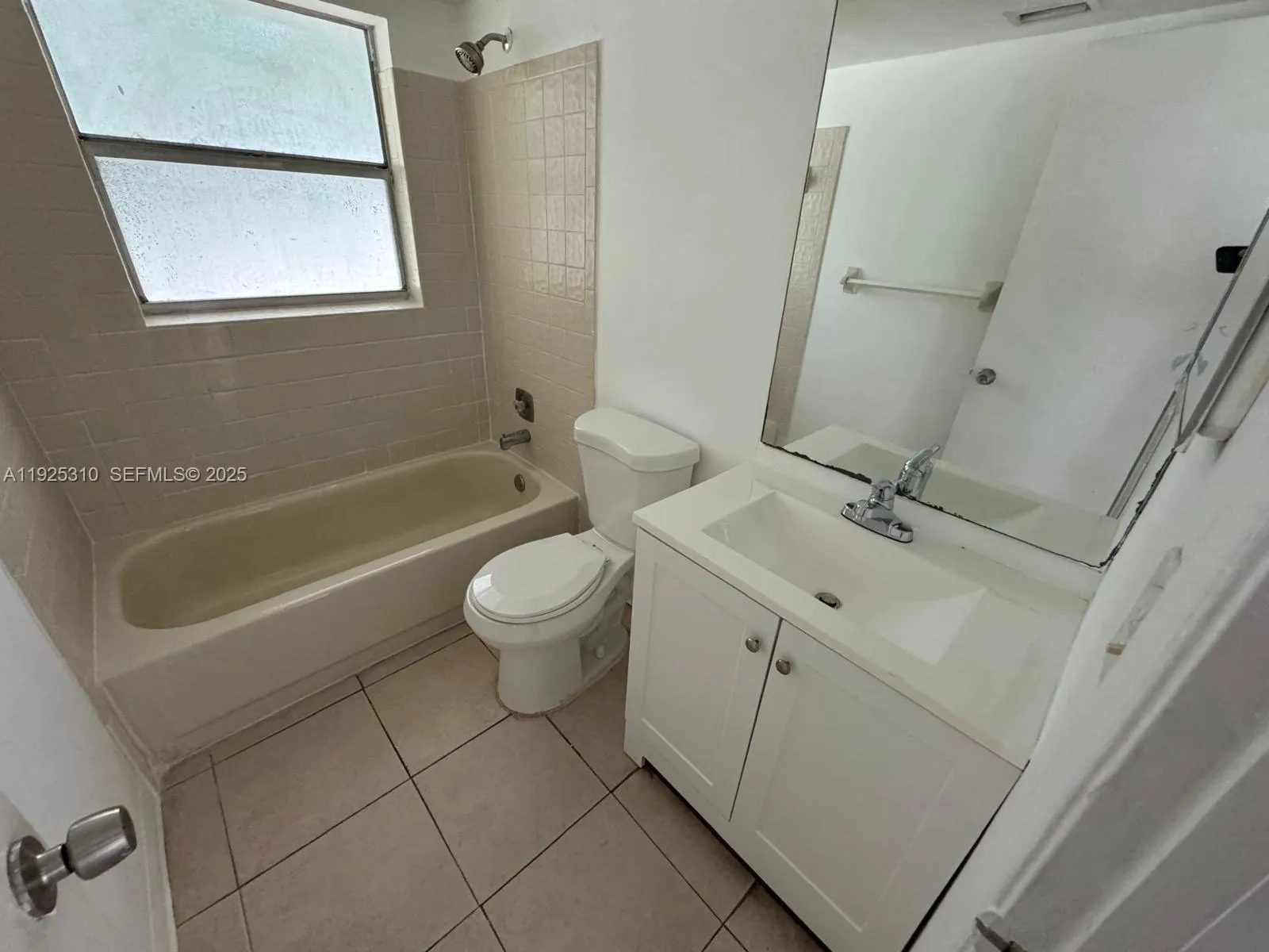 10120 Twin Lakes 11-g, Coral Springs, Florida 3307, Coral Springs, Florida 33071, 2 Bedrooms Bedrooms, ,2 BathroomsBathrooms,Residential,For Sale,10120 Twin Lakes 11-g, Coral Springs, Florida 3307,A11925310