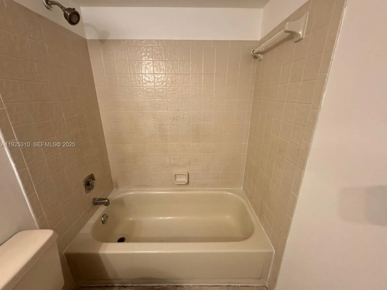 10120 Twin Lakes 11-g, Coral Springs, Florida 3307, Coral Springs, Florida 33071, 2 Bedrooms Bedrooms, ,2 BathroomsBathrooms,Residential,For Sale,10120 Twin Lakes 11-g, Coral Springs, Florida 3307,A11925310