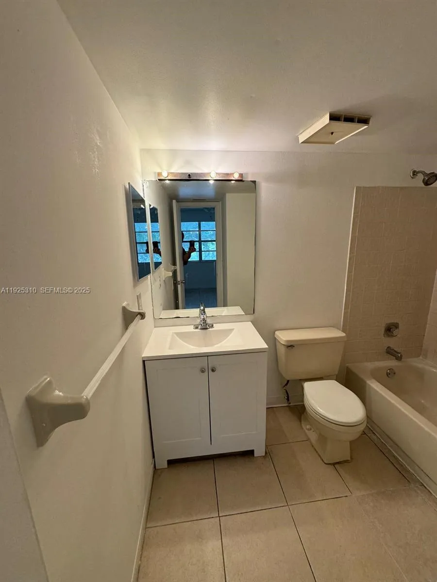 10120 Twin Lakes 11-g, Coral Springs, Florida 3307, Coral Springs, Florida 33071, 2 Bedrooms Bedrooms, ,2 BathroomsBathrooms,Residential,For Sale,10120 Twin Lakes 11-g, Coral Springs, Florida 3307,A11925310