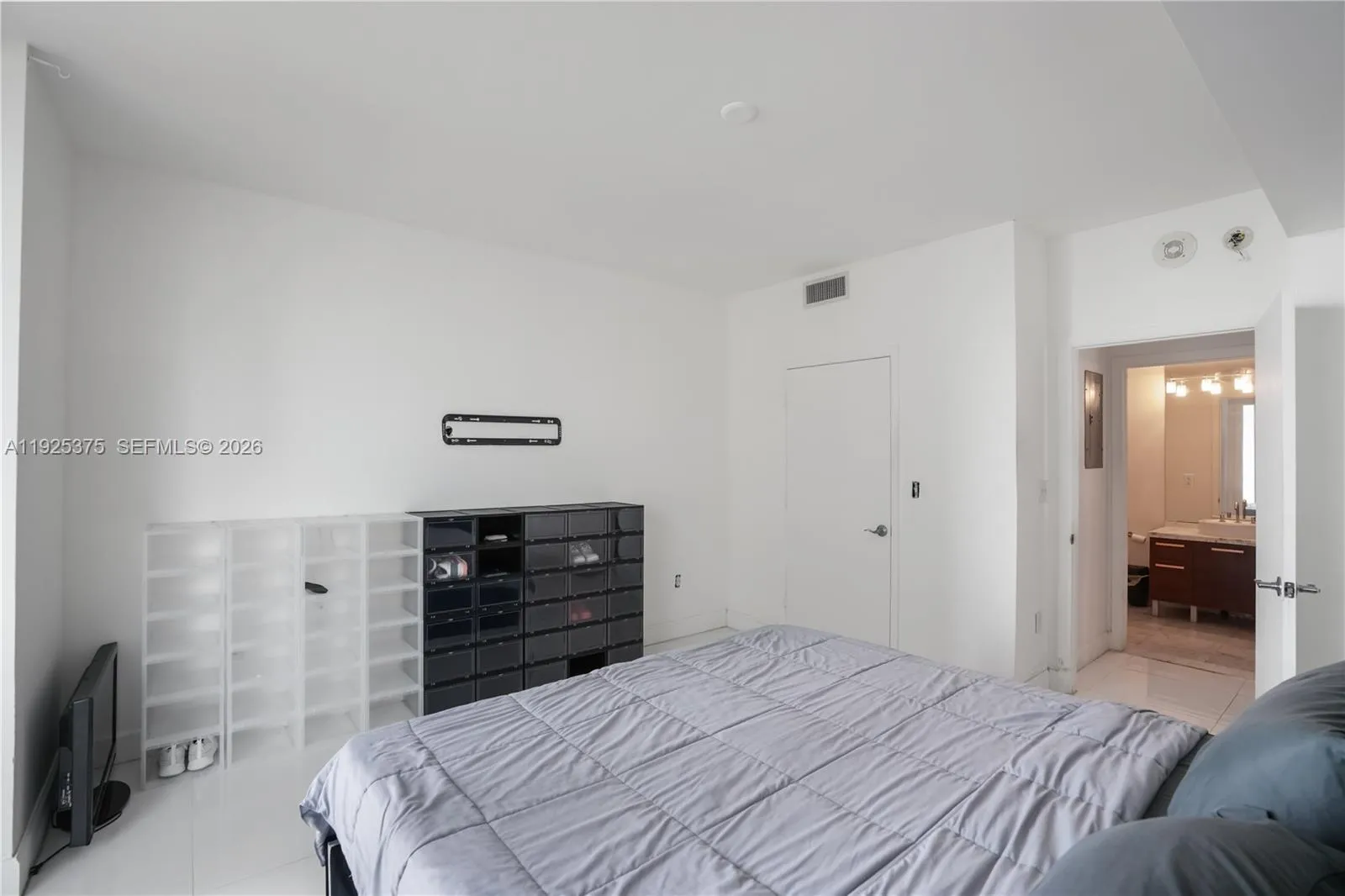 244 Biscayne Blvd 2306, Miami, Florida 33132, Miami, Florida 33132, 1 Bedroom Bedrooms, ,1 BathroomBathrooms,Residential,For Sale,244 Biscayne Blvd 2306, Miami, Florida 33132,A11925375