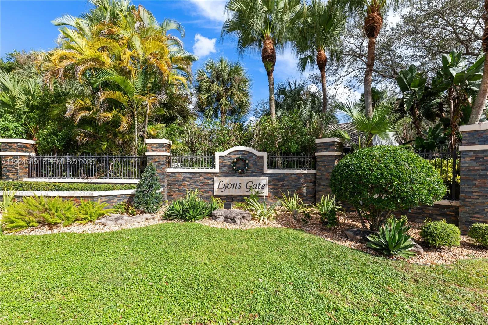 7101 Nw 44th Ln, Coconut Creek, Florida 33073, Coconut Creek, Florida 33073, 4 Bedrooms Bedrooms, ,2 BathroomsBathrooms,Residential,For Sale,7101 Nw 44th Ln, Coconut Creek, Florida 33073,A11924549