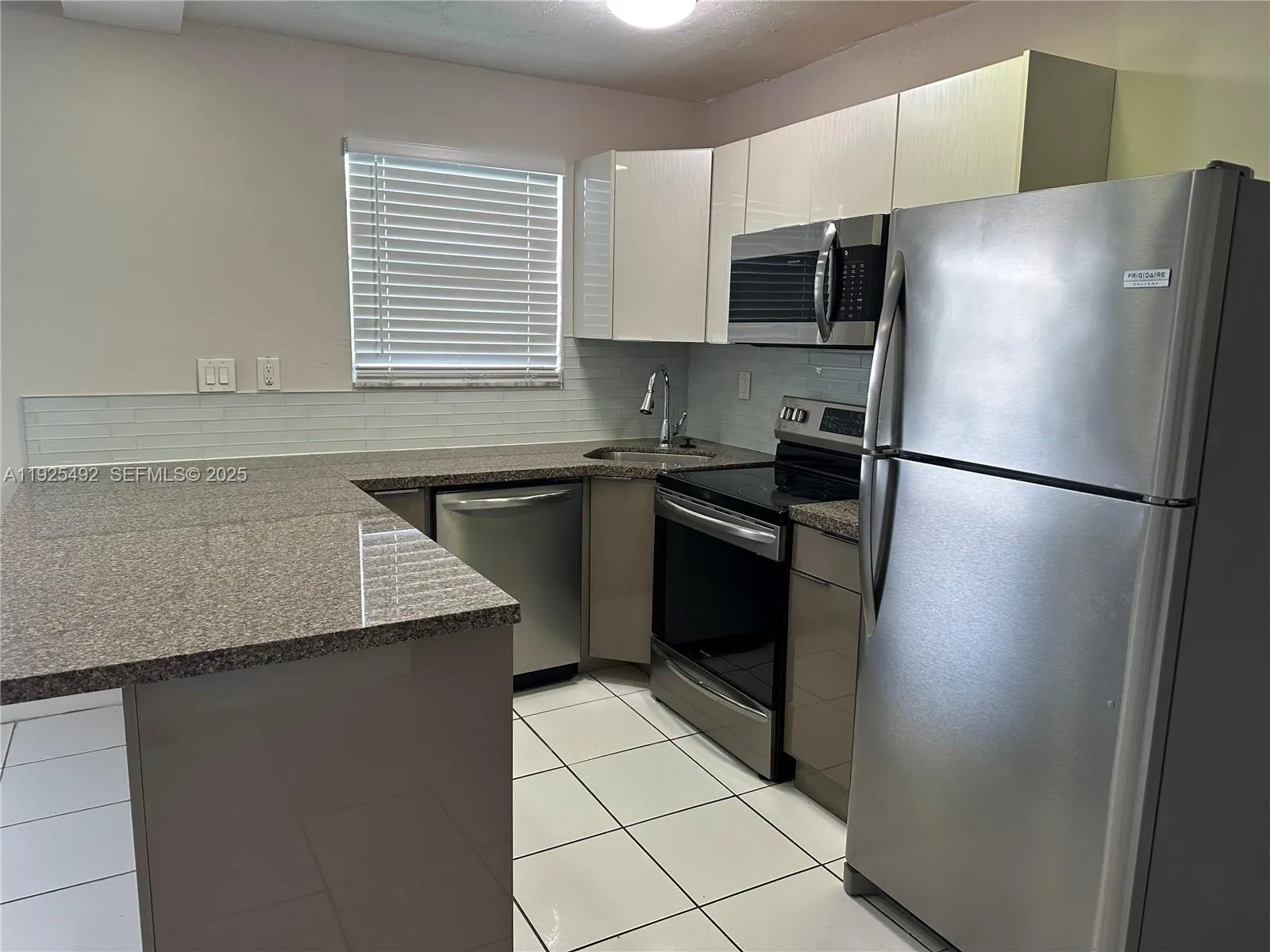 1975 Ne 135th St 3e, North Miami, Florida 33181, North Miami, Florida 33181, 1 Bedroom Bedrooms, ,1 BathroomBathrooms,Residential,For Sale,1975 Ne 135th St 3e, North Miami, Florida 33181,A11925492
