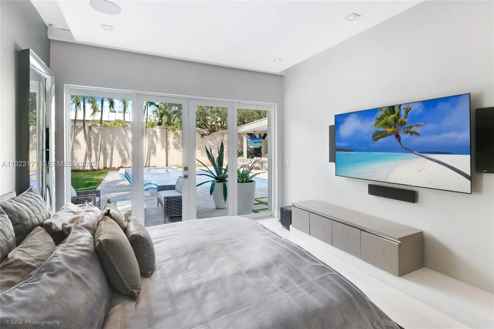 137 W Shore Dr W, Miami, Florida 33133, Miami, Florida 33133, 5 Bedrooms Bedrooms, ,5 BathroomsBathrooms,Residential,For Sale,137 W Shore Dr W, Miami, Florida 33133,A11923171