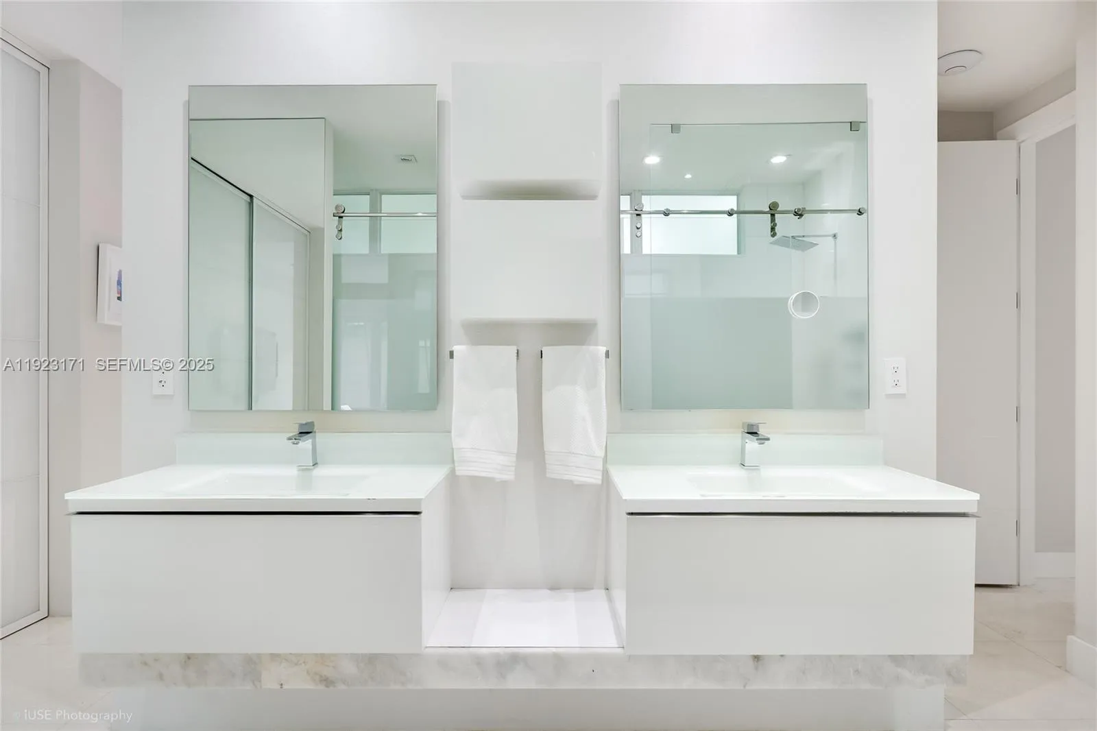 137 W Shore Dr W, Miami, Florida 33133, Miami, Florida 33133, 5 Bedrooms Bedrooms, ,5 BathroomsBathrooms,Residential,For Sale,137 W Shore Dr W, Miami, Florida 33133,A11923171