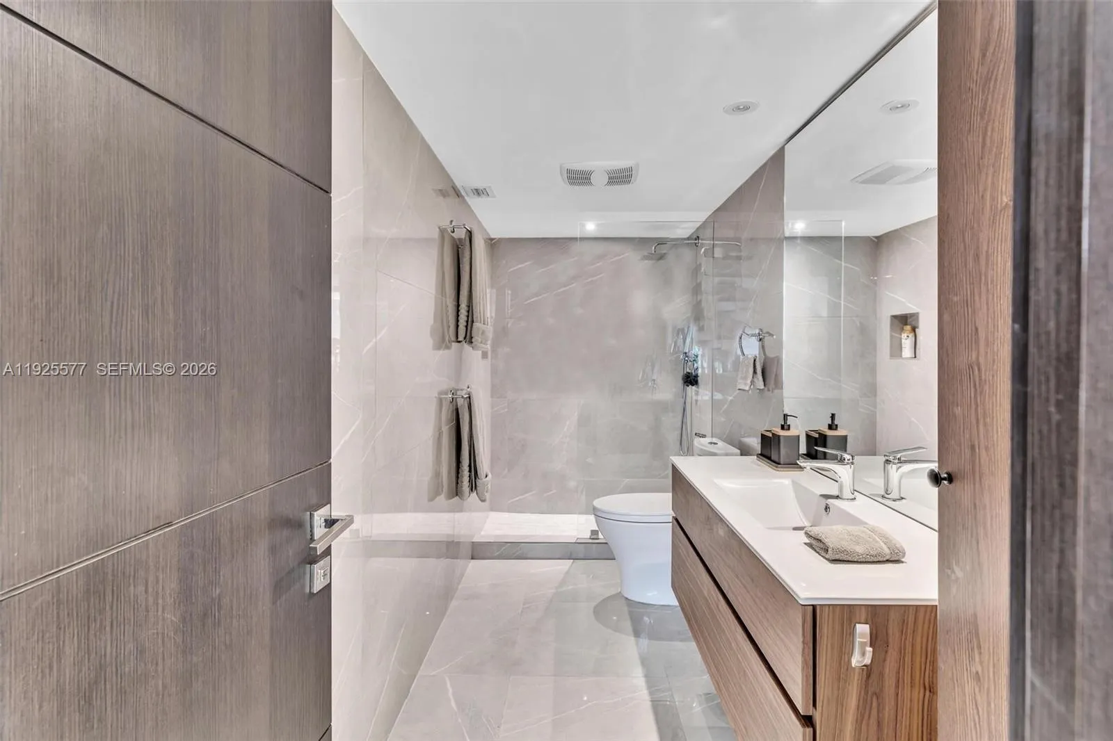 1865 Brickell Ave A703, Miami, Florida 33129, Miami, Florida 33129, 1 Bedroom Bedrooms, ,1 BathroomBathrooms,Residential,For Sale,1865 Brickell Ave A703, Miami, Florida 33129,A11925577