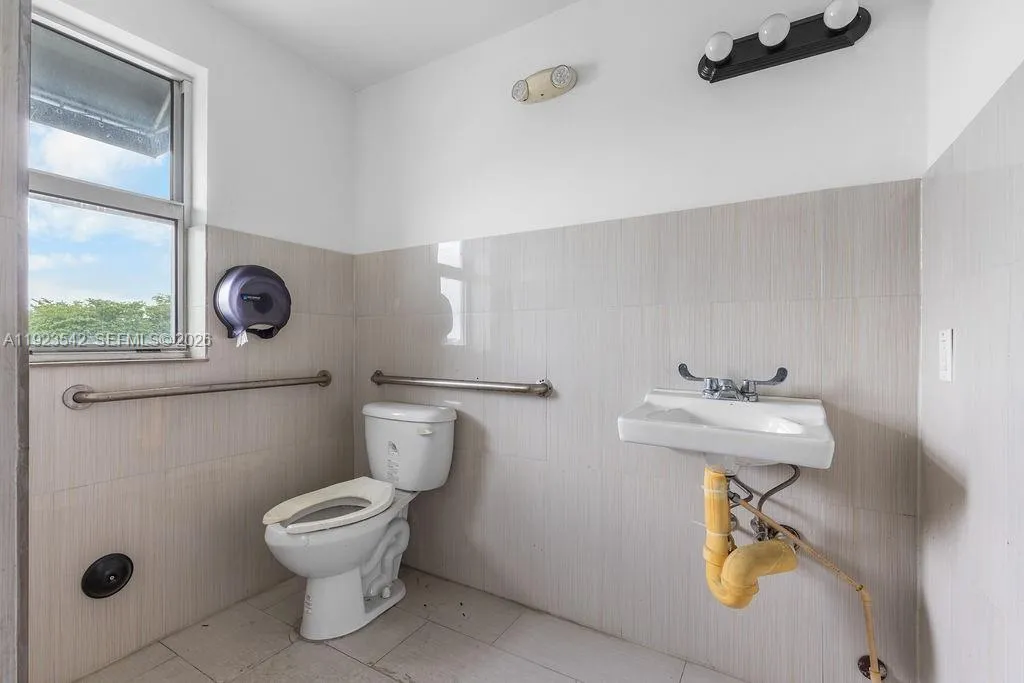 2500 Wilton Dr, Wilton Manors, Florida 33305, Wilton Manors, Florida 33305, ,Commercial Sale,For Sale,2500 Wilton Dr, Wilton Manors, Florida 33305,A11923542