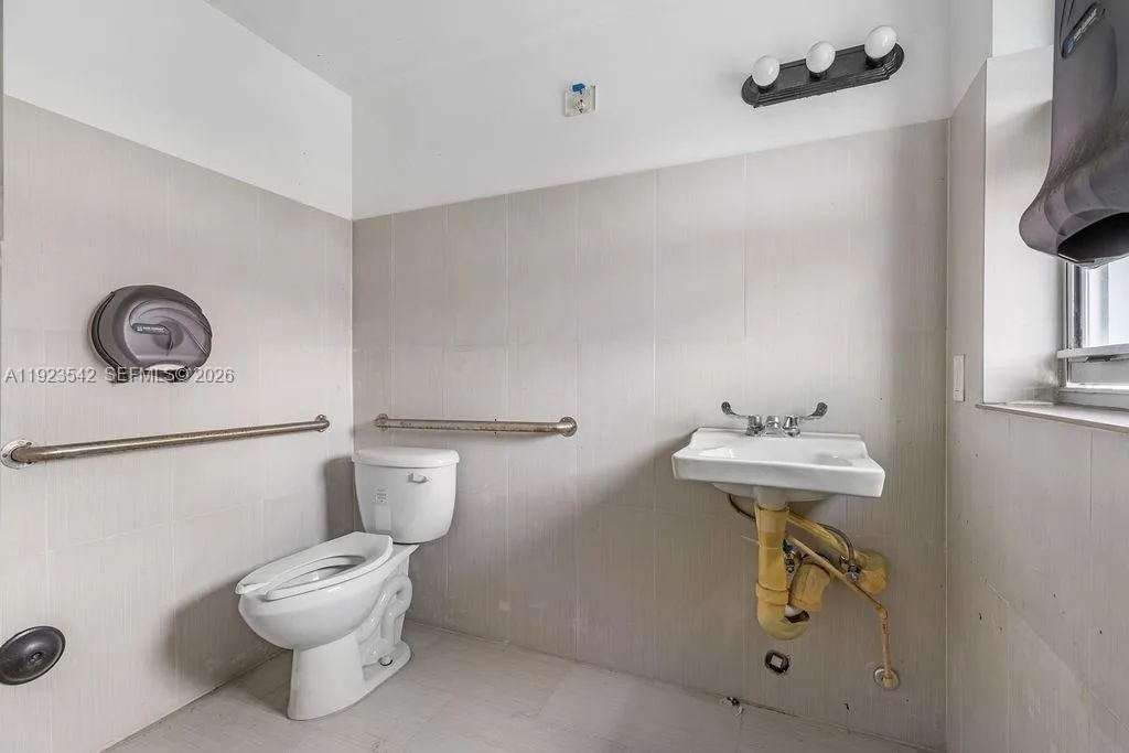 2500 Wilton Dr, Wilton Manors, Florida 33305, Wilton Manors, Florida 33305, ,Commercial Sale,For Sale,2500 Wilton Dr, Wilton Manors, Florida 33305,A11923542