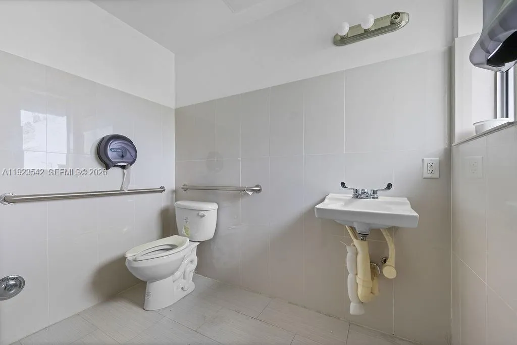 2500 Wilton Dr, Wilton Manors, Florida 33305, Wilton Manors, Florida 33305, ,Commercial Sale,For Sale,2500 Wilton Dr, Wilton Manors, Florida 33305,A11923542