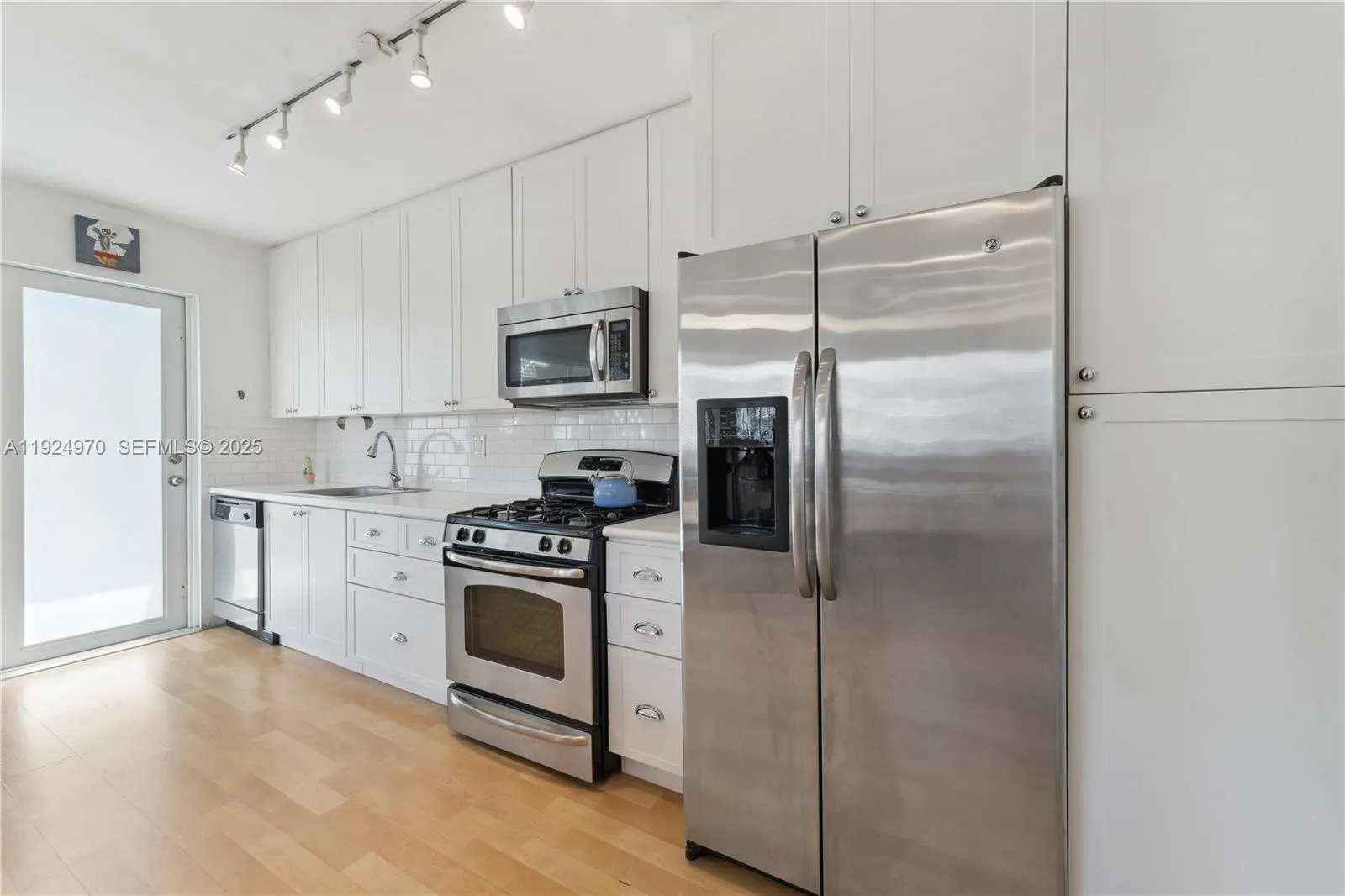 7440 Byron Ave 1b, Miami Beach, Florida 33141, Miami Beach, Florida 33141, 1 Bedroom Bedrooms, ,1 BathroomBathrooms,Residential Lease,For Rent,7440 Byron Ave 1b, Miami Beach, Florida 33141,A11924970