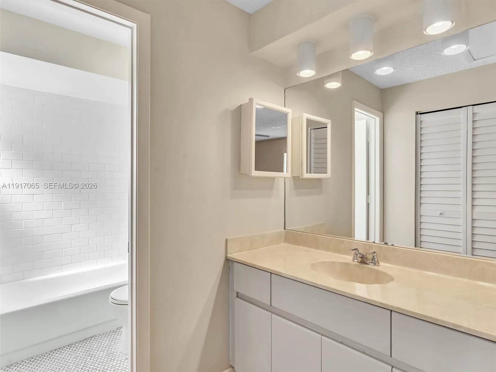 1353 Springside Dr 1363, Weston, Florida 33326, Weston, Florida 33326, 2 Bedrooms Bedrooms, ,2 BathroomsBathrooms,Residential Lease,For Rent,1353 Springside Dr 1363, Weston, Florida 33326,A11917065