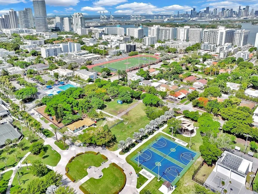 Walk to Flamingo Park Pool!