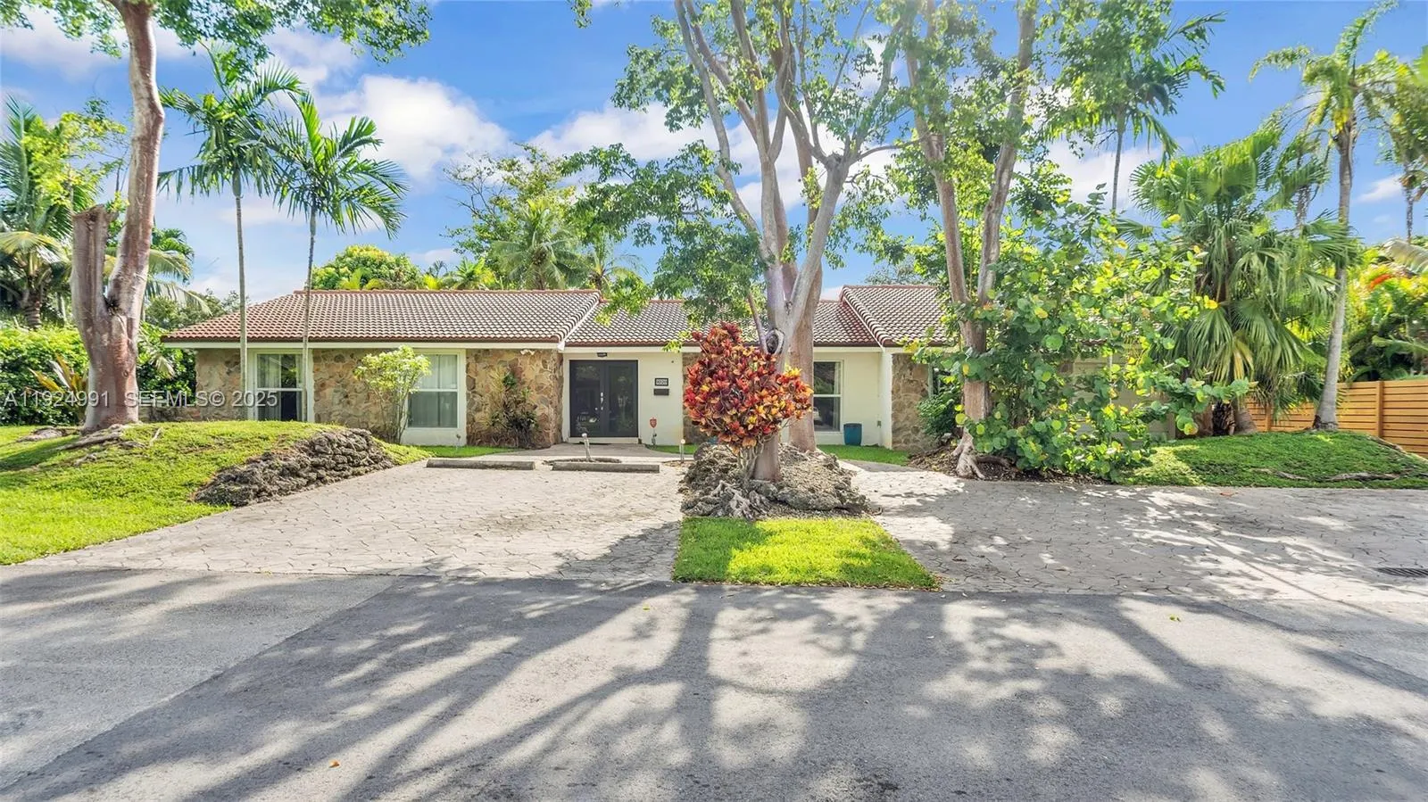9220 Sw 94th Pl, Miami, Florida 33176, Miami, Florida 33176, 4 Bedrooms Bedrooms, ,4 BathroomsBathrooms,Residential,For Sale,9220 Sw 94th Pl, Miami, Florida 33176,A11924991