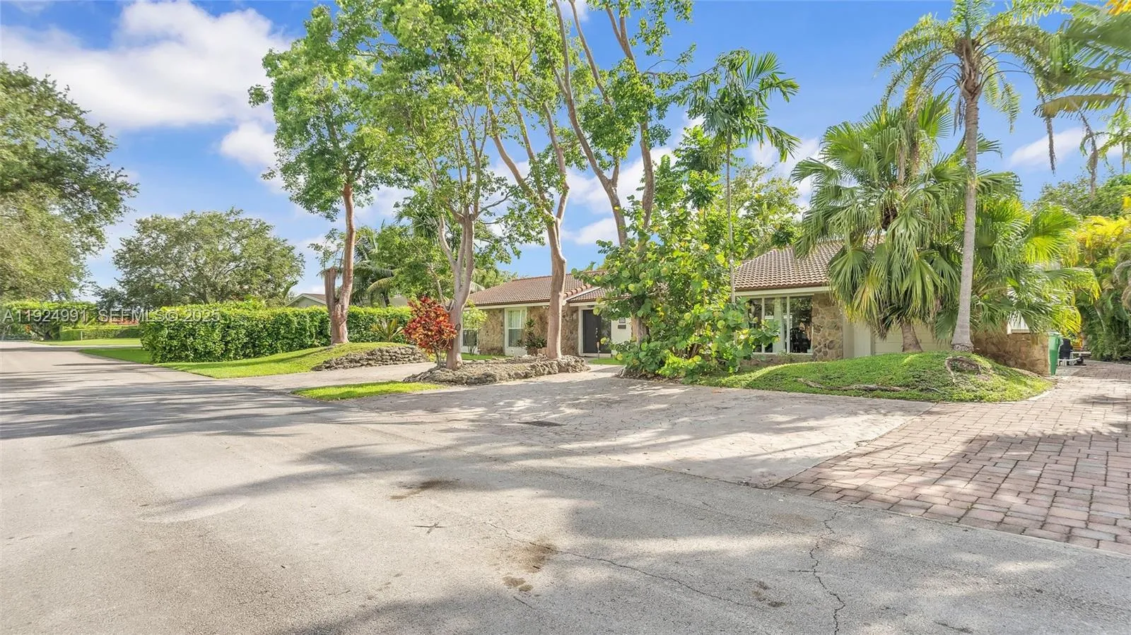 9220 Sw 94th Pl, Miami, Florida 33176, Miami, Florida 33176, 4 Bedrooms Bedrooms, ,4 BathroomsBathrooms,Residential,For Sale,9220 Sw 94th Pl, Miami, Florida 33176,A11924991