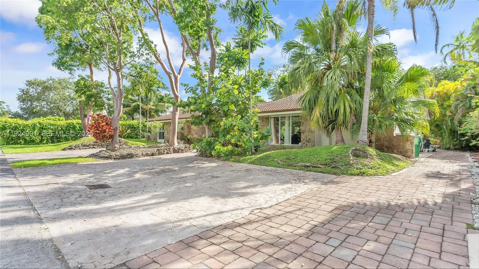 9220 Sw 94th Pl, Miami, Florida 33176, Miami, Florida 33176, 4 Bedrooms Bedrooms, ,4 BathroomsBathrooms,Residential,For Sale,9220 Sw 94th Pl, Miami, Florida 33176,A11924991