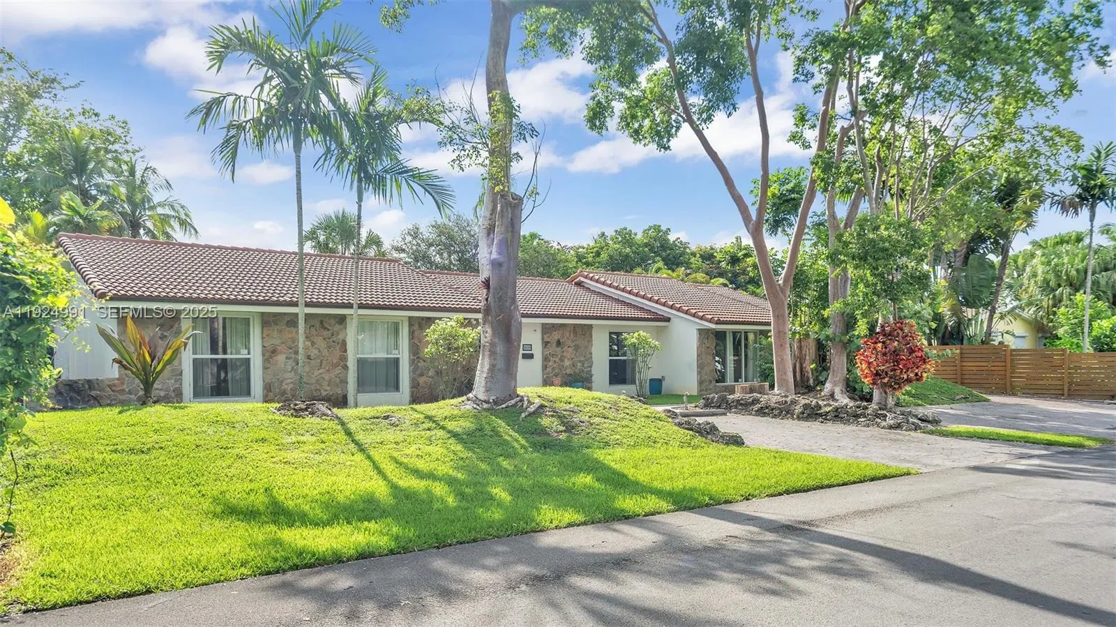 9220 Sw 94th Pl, Miami, Florida 33176, Miami, Florida 33176, 4 Bedrooms Bedrooms, ,4 BathroomsBathrooms,Residential,For Sale,9220 Sw 94th Pl, Miami, Florida 33176,A11924991