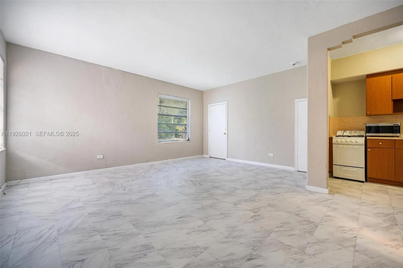 825 Alton Rd 2, Miami Beach, Florida 33139, Miami Beach, Florida 33139, ,1 BathroomBathrooms,Residential Lease,For Rent,825 Alton Rd 2, Miami Beach, Florida 33139,A11926021