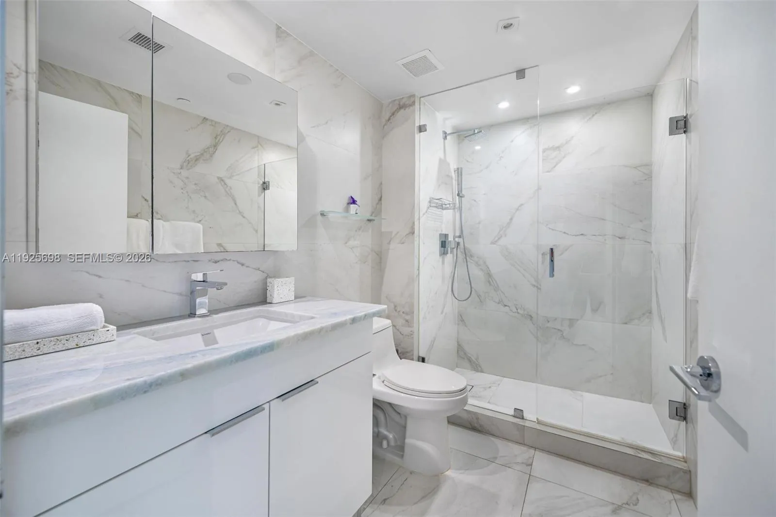 225 Collins Ave 6j, Miami Beach, Florida 33139, Miami Beach, Florida 33139, 1 Bedroom Bedrooms, ,1 BathroomBathrooms,Residential,For Sale,225 Collins Ave 6j, Miami Beach, Florida 33139,A11925698
