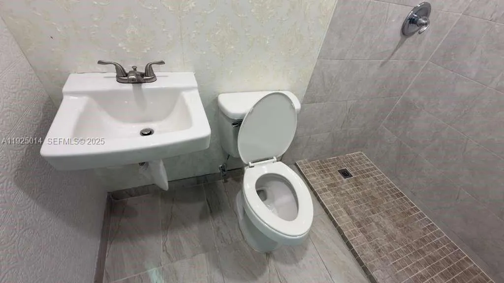 1671 W 37th St 1, Hialeah, Florida 33012, Hialeah, Florida 33012, ,Commercial Lease,For Rent,1671 W 37th St 1, Hialeah, Florida 33012,A11925014