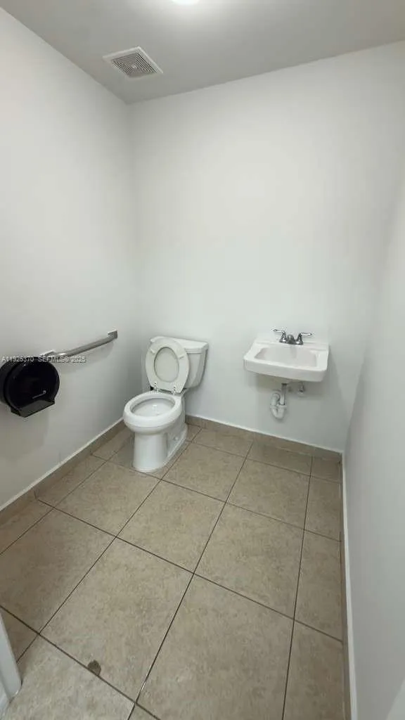 1671 W 37th St 3 & 4, Hialeah, Florida 33012, Hialeah, Florida 33012, ,Commercial Lease,For Rent,1671 W 37th St 3 & 4, Hialeah, Florida 33012,A11925370