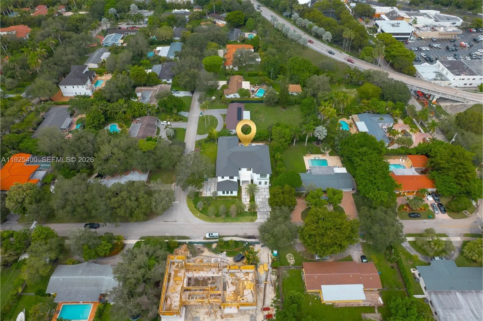 Corner lot in North Pinecrest