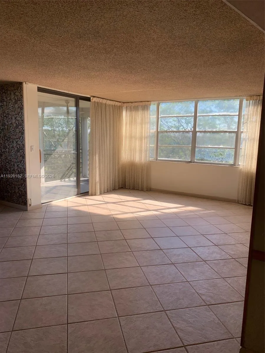 1400 Saint Charles 505, Pembroke Pines, Florida 33, Pembroke Pines, Florida 33026, 2 Bedrooms Bedrooms, ,2 BathroomsBathrooms,Residential,For Sale,1400 Saint Charles 505, Pembroke Pines, Florida 33,A11926182