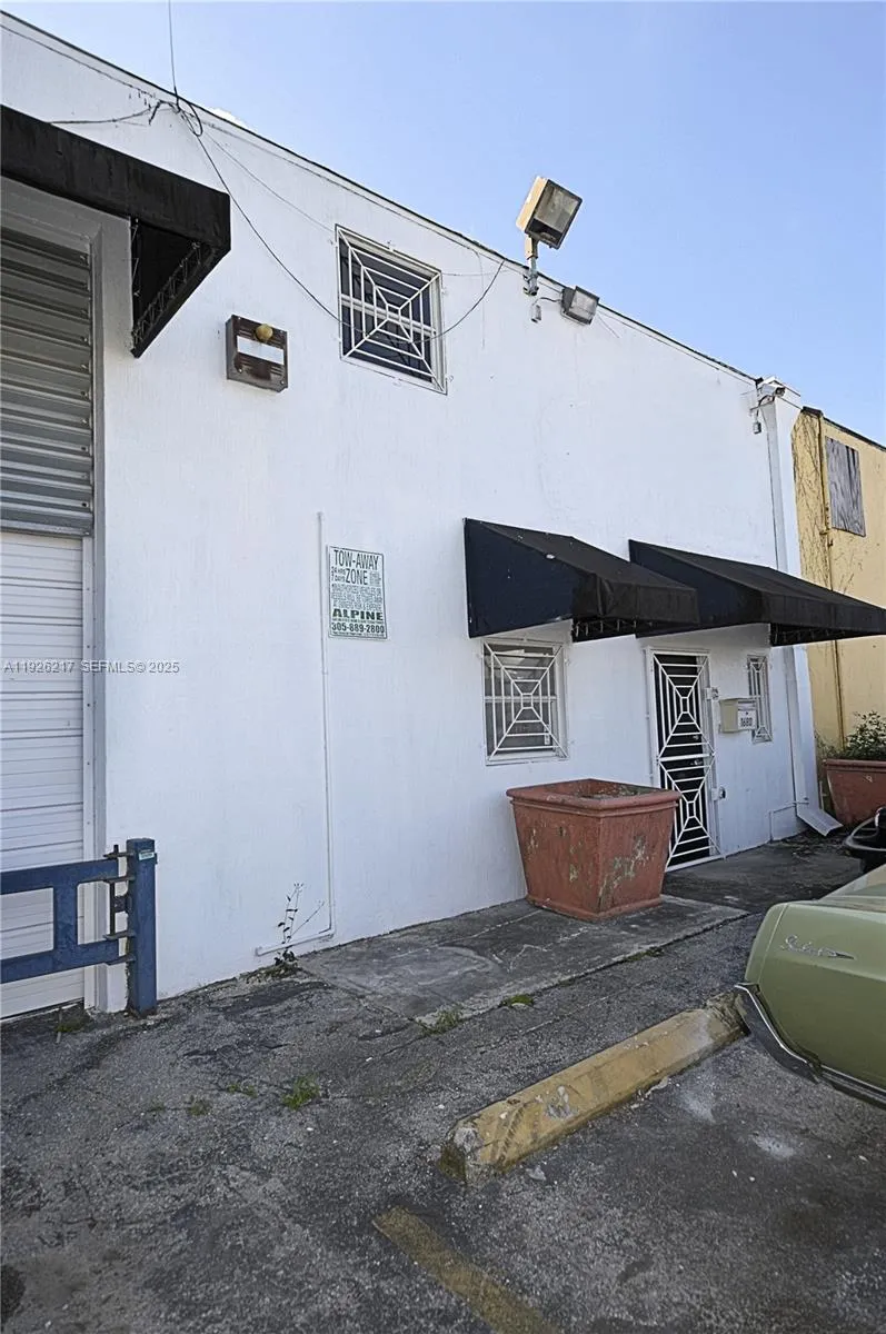 1680 W 33rd Pl 1680, Hialeah, Florida 33012, Hialeah, Florida 33012, ,Commercial Sale,For Sale,1680 W 33rd Pl 1680, Hialeah, Florida 33012,A11926217