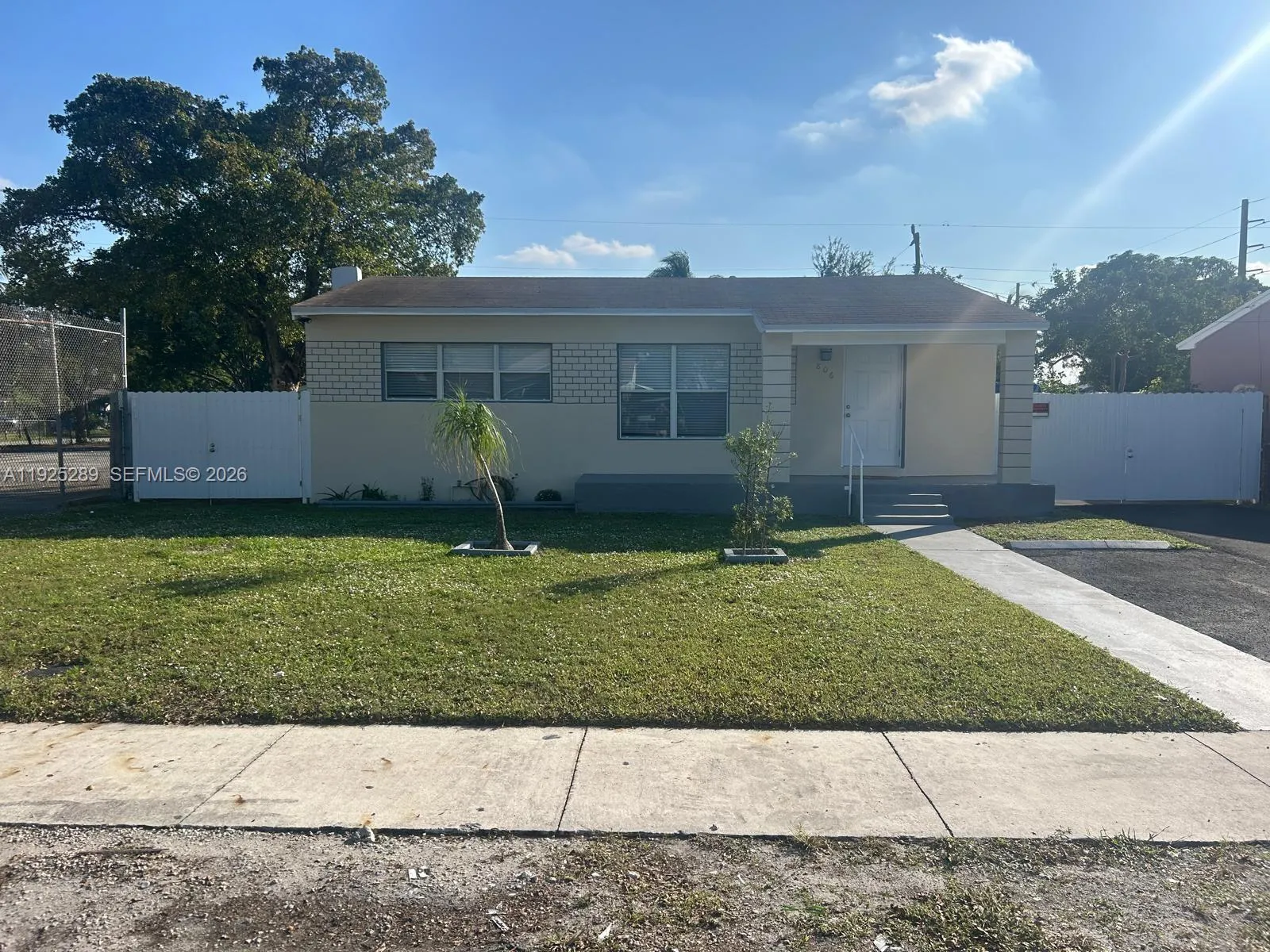 806 Nw 18th St, Fort Lauderdale, Florida 33311, Fort Lauderdale, Florida 33311, 3 Bedrooms Bedrooms, ,2 BathroomsBathrooms,Residential,For Sale,806 Nw 18th St, Fort Lauderdale, Florida 33311,A11925289