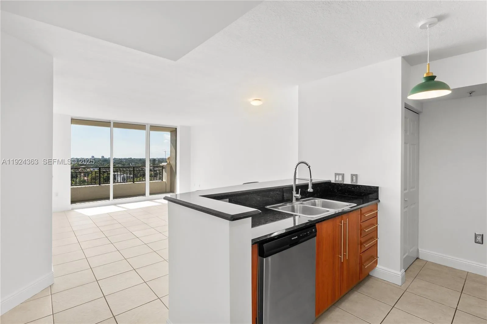 3232 Sw 22nd St 905, Miami, Florida 33145, Miami, Florida 33145, 1 Bedroom Bedrooms, ,1 BathroomBathrooms,Residential,For Sale,3232 Sw 22nd St 905, Miami, Florida 33145,A11924363