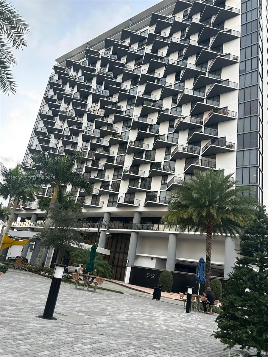 5252 Nw 85th Ave 706, Doral, Florida 33166, Doral, Florida 33166, 1 Bedroom Bedrooms, ,1 BathroomBathrooms,Residential,For Sale,5252 Nw 85th Ave 706, Doral, Florida 33166,A11925930