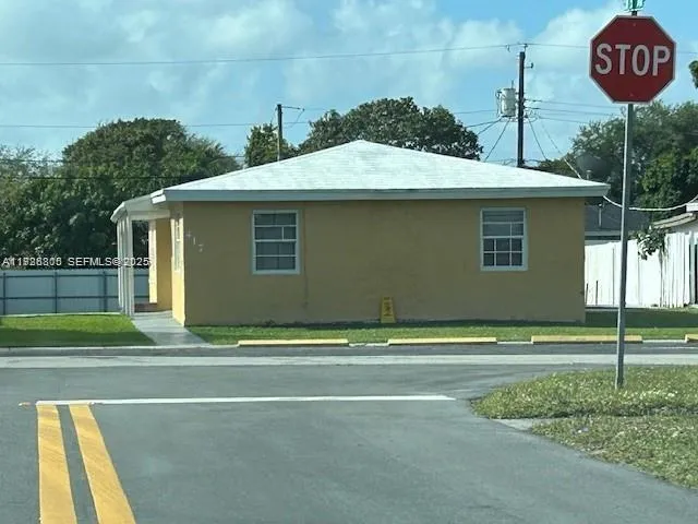 417 Sw 3rd St, Hallandale Beach, Florida 33009, Hallandale Beach, Florida 33009, ,Residential Income,For Sale,417 Sw 3rd St, Hallandale Beach, Florida 33009,A11926805