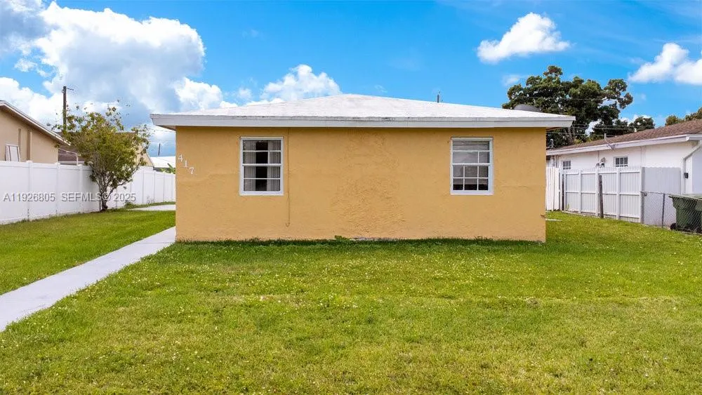 417 Sw 3rd St, Hallandale Beach, Florida 33009, Hallandale Beach, Florida 33009, ,Residential Income,For Sale,417 Sw 3rd St, Hallandale Beach, Florida 33009,A11926805