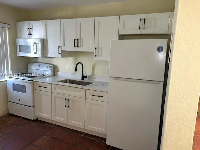 417 Sw 3rd St, Hallandale Beach, Florida 33009, Hallandale Beach, Florida 33009, ,Residential Income,For Sale,417 Sw 3rd St, Hallandale Beach, Florida 33009,A11926805