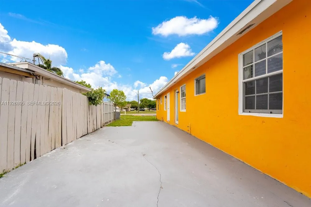 417 Sw 3rd St, Hallandale Beach, Florida 33009, Hallandale Beach, Florida 33009, ,Residential Income,For Sale,417 Sw 3rd St, Hallandale Beach, Florida 33009,A11926805