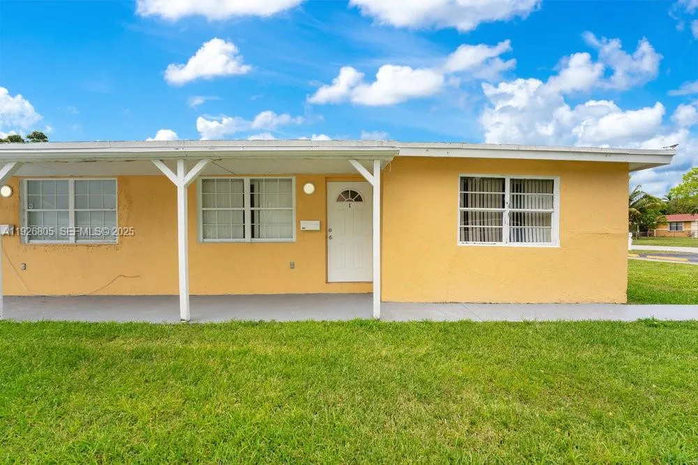 417 Sw 3rd St, Hallandale Beach, Florida 33009, Hallandale Beach, Florida 33009, ,Residential Income,For Sale,417 Sw 3rd St, Hallandale Beach, Florida 33009,A11926805