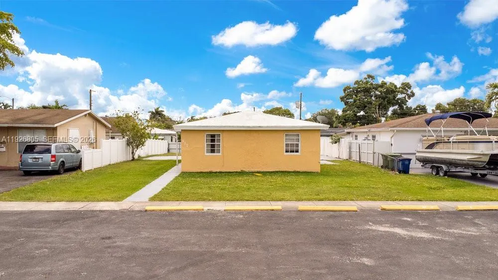 417 Sw 3rd St, Hallandale Beach, Florida 33009, Hallandale Beach, Florida 33009, ,Residential Income,For Sale,417 Sw 3rd St, Hallandale Beach, Florida 33009,A11926805