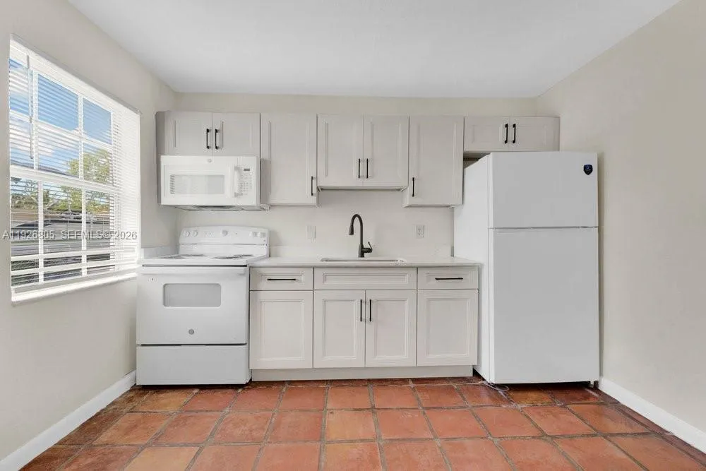 417 Sw 3rd St, Hallandale Beach, Florida 33009, Hallandale Beach, Florida 33009, ,Residential Income,For Sale,417 Sw 3rd St, Hallandale Beach, Florida 33009,A11926805