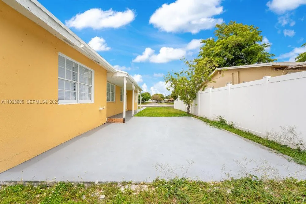 417 Sw 3rd St, Hallandale Beach, Florida 33009, Hallandale Beach, Florida 33009, ,Residential Income,For Sale,417 Sw 3rd St, Hallandale Beach, Florida 33009,A11926805