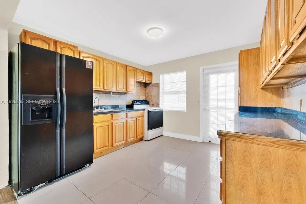 417 Sw 3rd St, Hallandale Beach, Florida 33009, Hallandale Beach, Florida 33009, ,Residential Income,For Sale,417 Sw 3rd St, Hallandale Beach, Florida 33009,A11926805