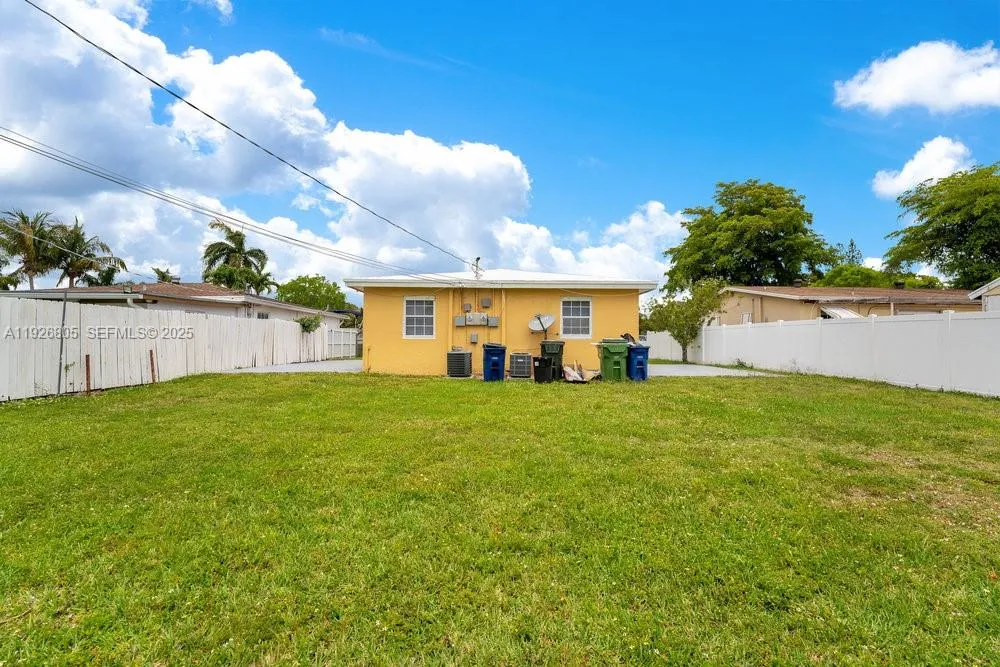 417 Sw 3rd St, Hallandale Beach, Florida 33009, Hallandale Beach, Florida 33009, ,Residential Income,For Sale,417 Sw 3rd St, Hallandale Beach, Florida 33009,A11926805