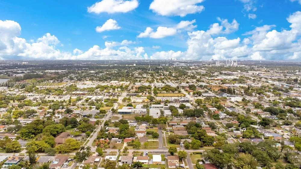 417 Sw 3rd St, Hallandale Beach, Florida 33009, Hallandale Beach, Florida 33009, ,Residential Income,For Sale,417 Sw 3rd St, Hallandale Beach, Florida 33009,A11926805