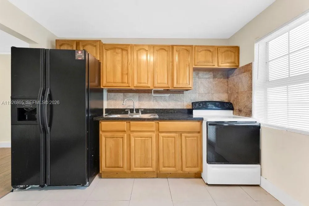 417 Sw 3rd St, Hallandale Beach, Florida 33009, Hallandale Beach, Florida 33009, ,Residential Income,For Sale,417 Sw 3rd St, Hallandale Beach, Florida 33009,A11926805