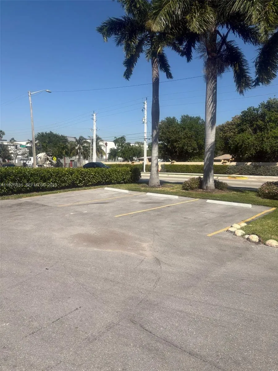 828 W Pembroke Rd, Hallandale Beach, Florida 33009, Hallandale Beach, Florida 33009, ,Commercial Lease,For Rent,828 W Pembroke Rd, Hallandale Beach, Florida 33009,A11926851