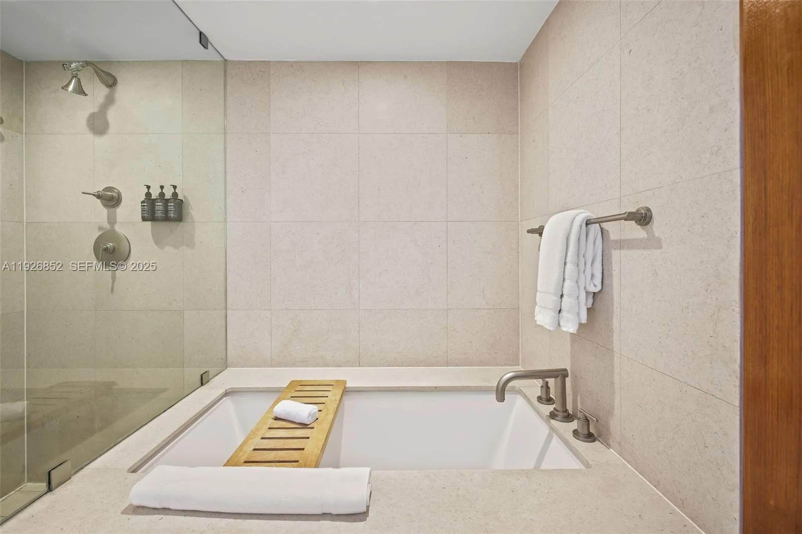 6801 Collins Ave 614 (legal 609), Miami Beach, Flo, Miami Beach, Florida 33141, 1 Bedroom Bedrooms, ,1 BathroomBathrooms,Residential,For Sale,6801 Collins Ave 614 (legal 609), Miami Beach, Flo,A11926852