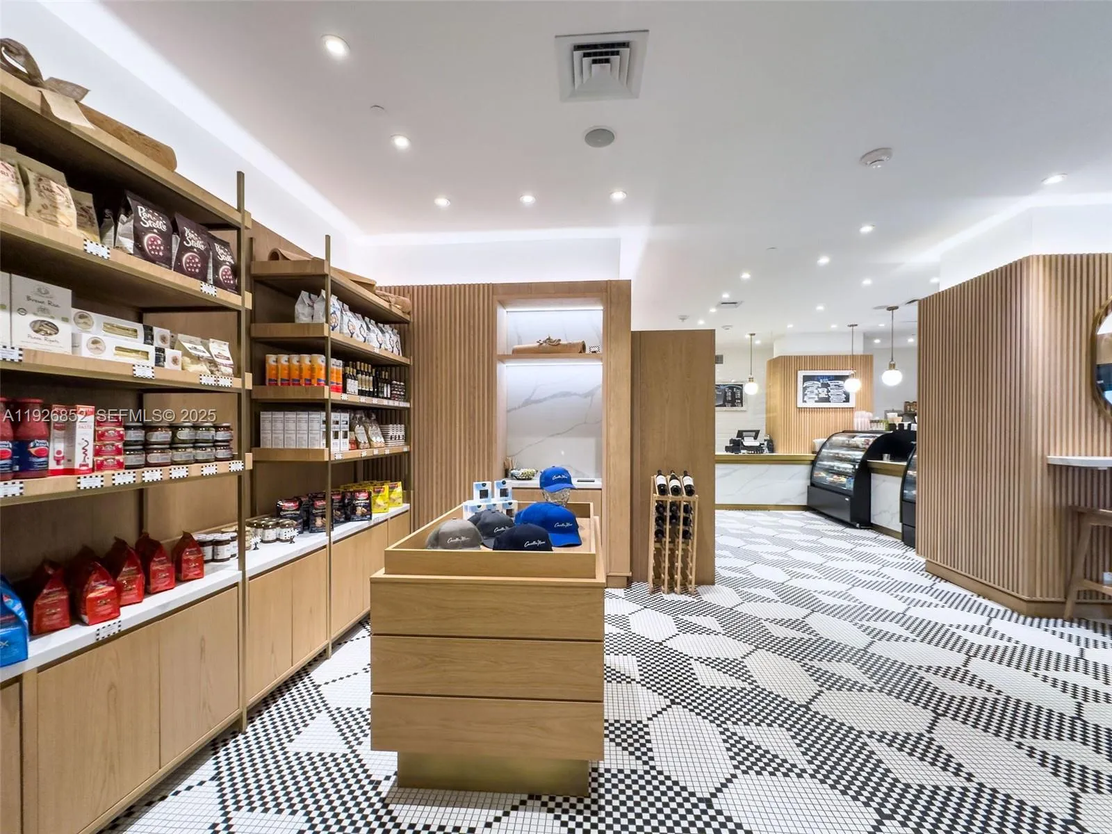 6801 Collins Ave 614 (legal 609), Miami Beach, Flo, Miami Beach, Florida 33141, 1 Bedroom Bedrooms, ,1 BathroomBathrooms,Residential,For Sale,6801 Collins Ave 614 (legal 609), Miami Beach, Flo,A11926852