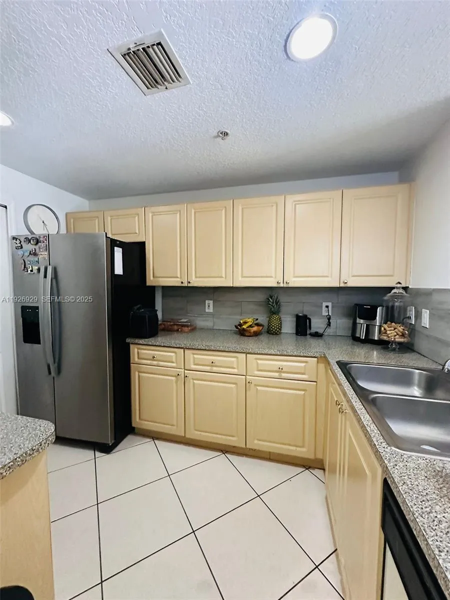 6400 Nw 114th Ave 1101, Doral, Florida 33178, Doral, Florida 33178, 3 Bedrooms Bedrooms, ,2 BathroomsBathrooms,Residential Lease,For Rent,6400 Nw 114th Ave 1101, Doral, Florida 33178,A11926929