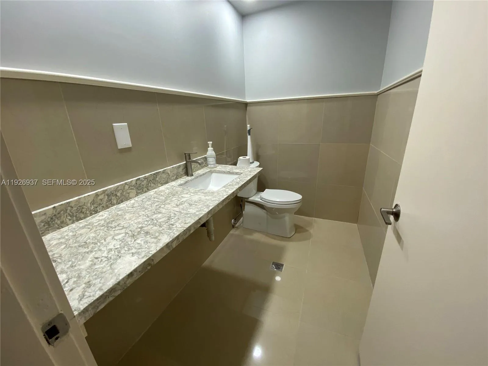 219 N 21st Ave 200, Hollywood, Florida 33020, Hollywood, Florida 33020, ,Commercial Lease,For Rent,219 N 21st Ave 200, Hollywood, Florida 33020,A11926937