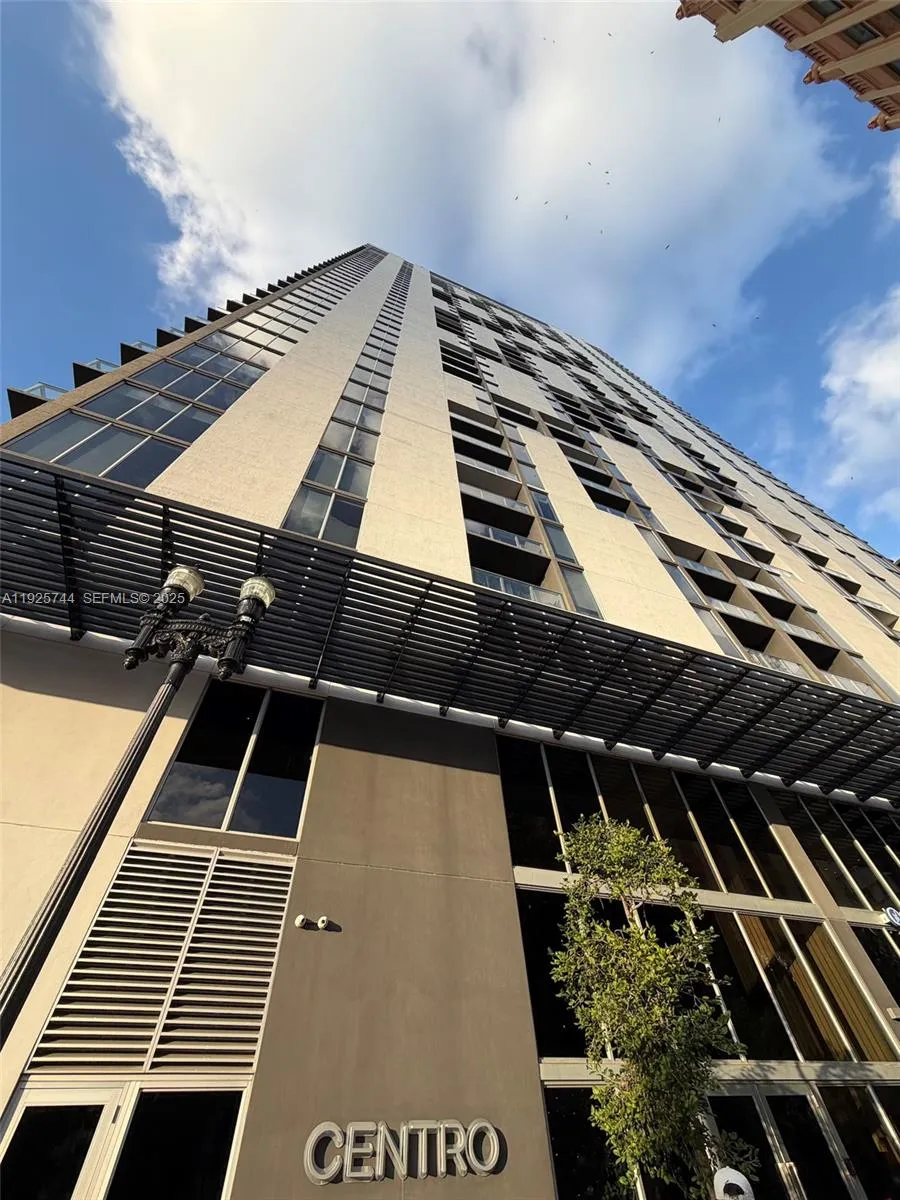 151 Se 1st St 1004, Miami, Florida 33131, Miami, Florida 33131, 1 Bedroom Bedrooms, ,1 BathroomBathrooms,Residential Lease,For Rent,151 Se 1st St 1004, Miami, Florida 33131,A11925744