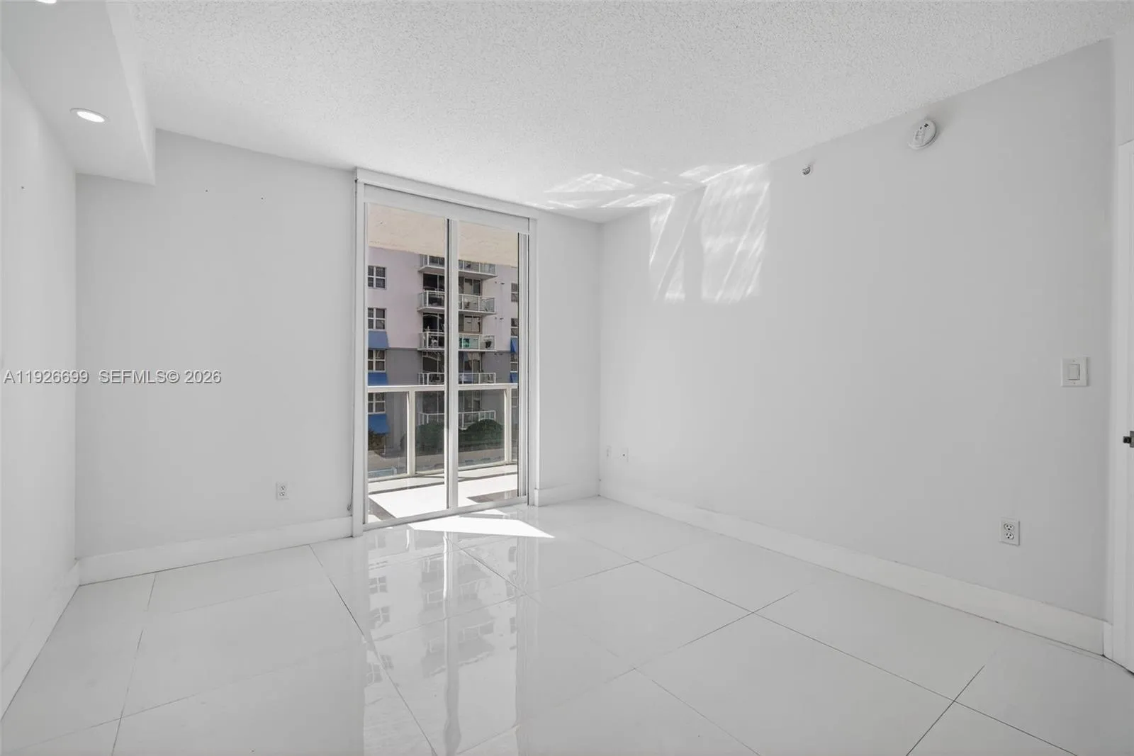 5077 Nw 7th St 610, Miami, Florida 33126, Miami, Florida 33126, 1 Bedroom Bedrooms, ,1 BathroomBathrooms,Residential,For Sale,5077 Nw 7th St 610, Miami, Florida 33126,A11926699