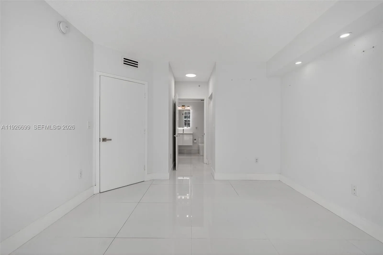 5077 Nw 7th St 610, Miami, Florida 33126, Miami, Florida 33126, 1 Bedroom Bedrooms, ,1 BathroomBathrooms,Residential,For Sale,5077 Nw 7th St 610, Miami, Florida 33126,A11926699